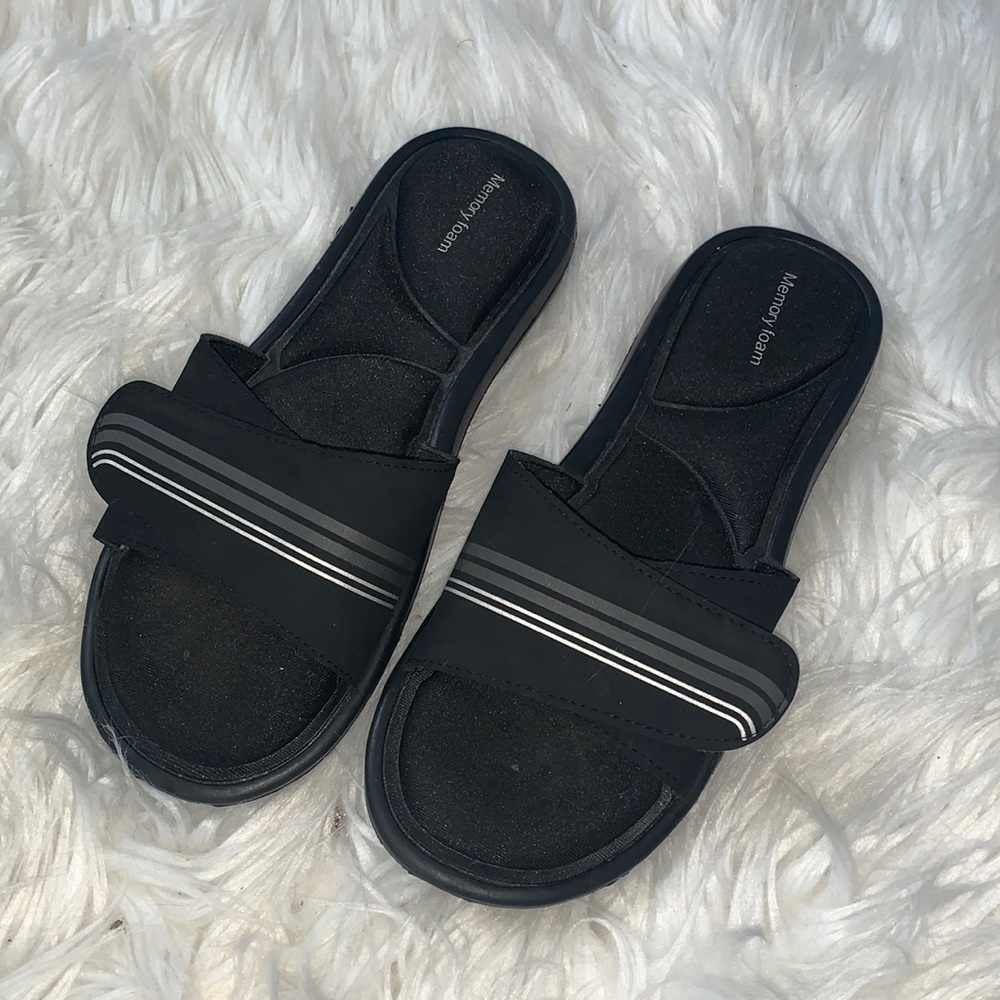 BN Nike like slip on